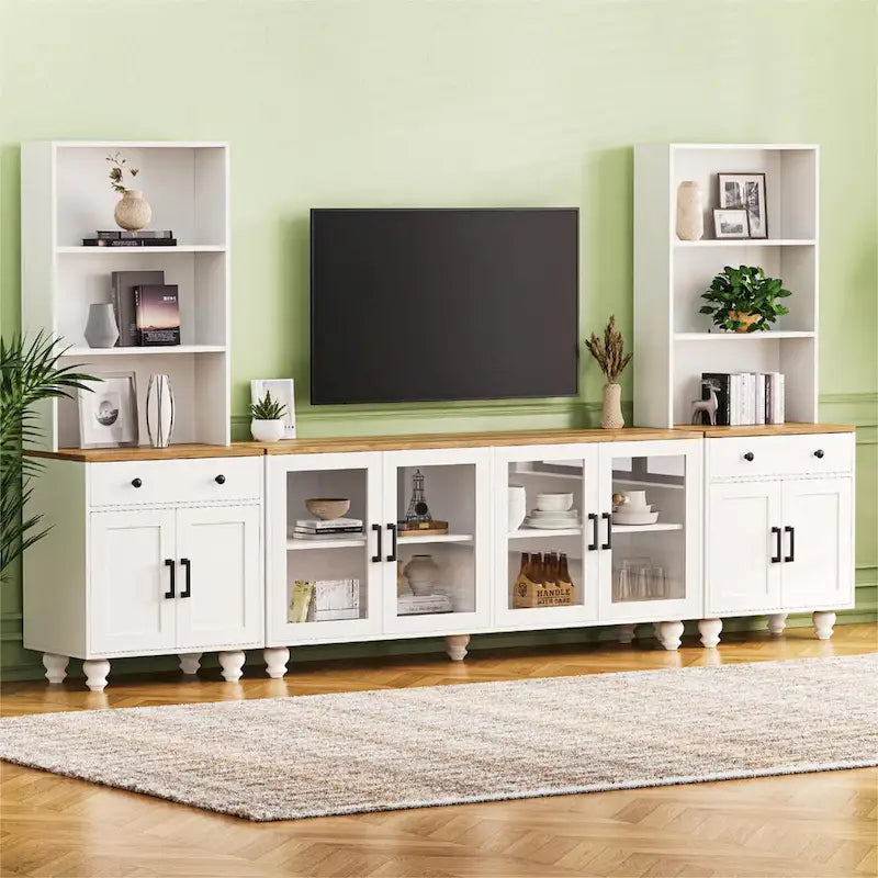 Un meuble TV avec étagères et portes en verre trempé, et un centre de divertissement avec étagères réglables.