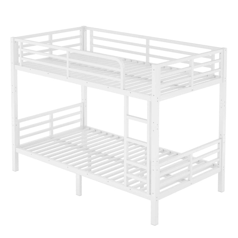 Lit superposé en métal, les couchettes supérieure et inférieure sont des lits simples king-size.
