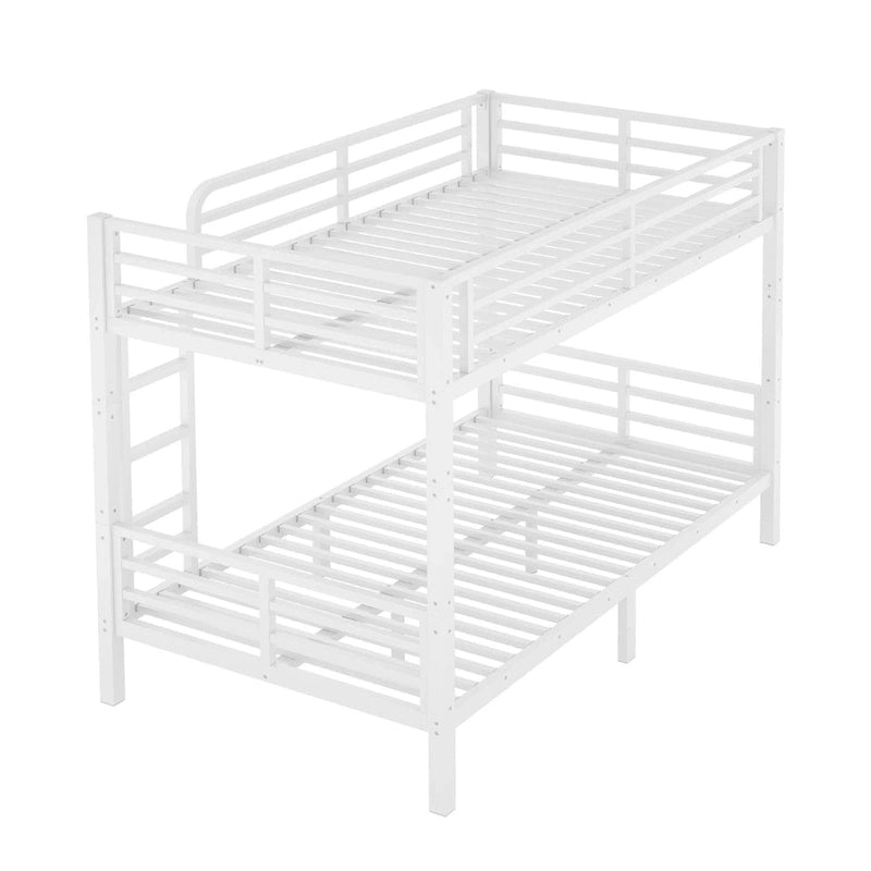 Lit superposé en métal, les couchettes supérieure et inférieure sont des lits simples king-size.