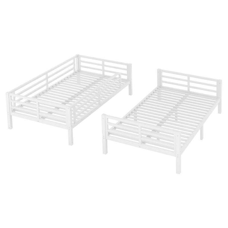 Lit superposé en métal, les couchettes supérieure et inférieure sont des lits simples king-size.