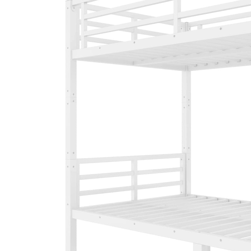 Lit superposé en métal, les couchettes supérieure et inférieure sont des lits simples king-size.