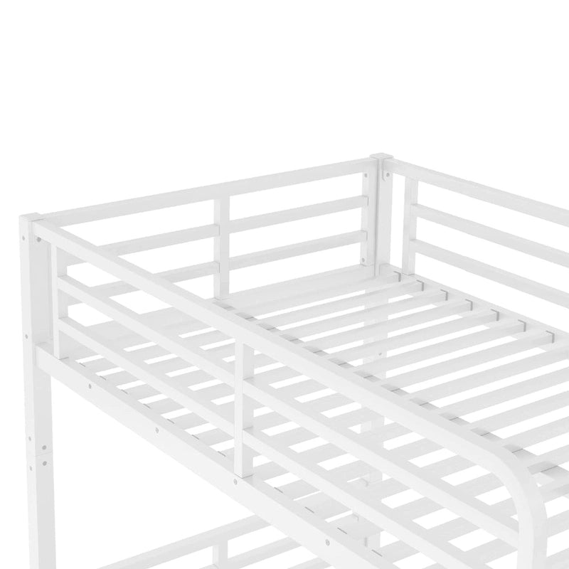 Lit superposé en métal, les couchettes supérieure et inférieure sont des lits simples king-size.