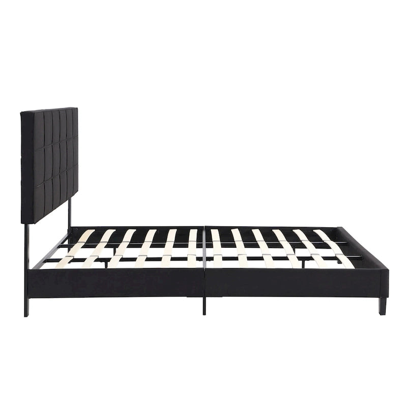 Lit plateforme rembourré extra-large noir avec tête de lit capitonnée et sommier à lattes en bois.