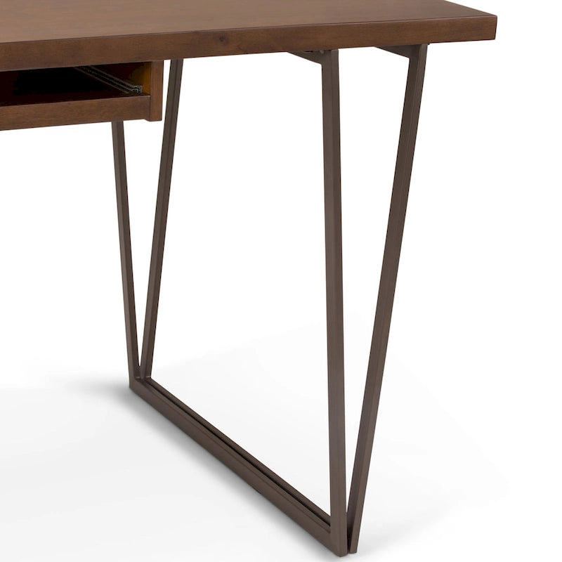 Bureau de 66 pouces de large en bois massif de style industriel moderne, marron vieilli naturel.